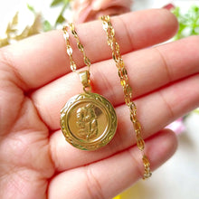 Load image into Gallery viewer, Daisy Round Locket Necklace