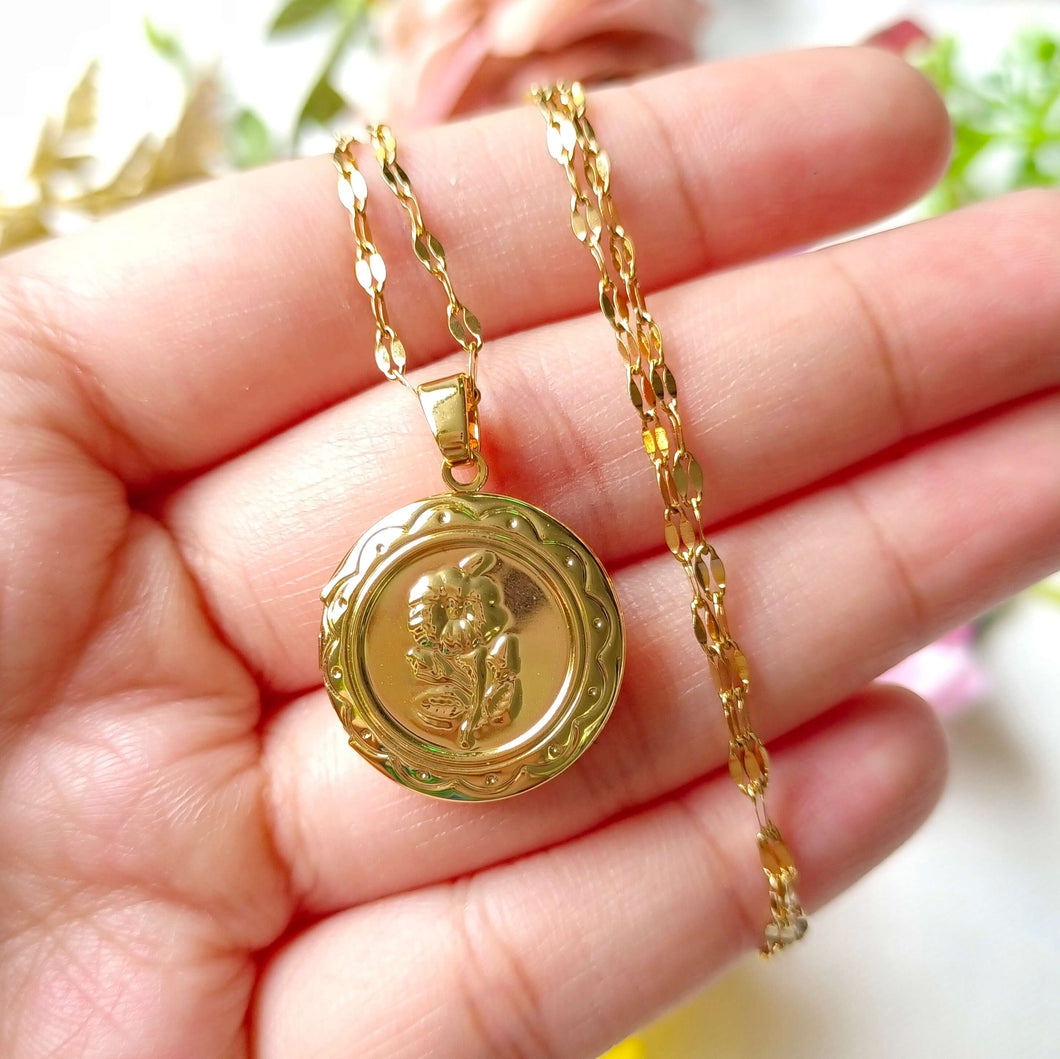 Daisy Round Locket Necklace