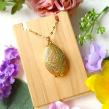 Load image into Gallery viewer, Dahlia Oval Locket Necklace